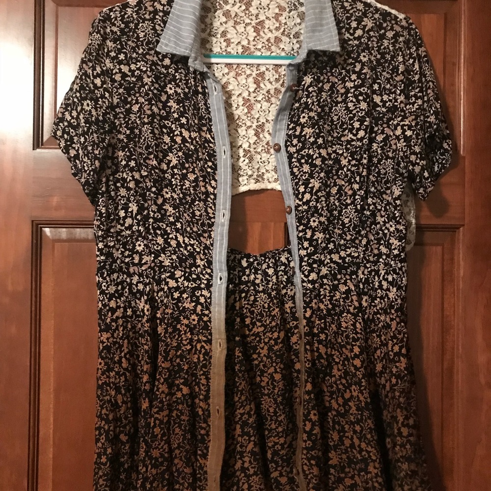 Gimmicks Open Back Top! - Picture 3 of 4